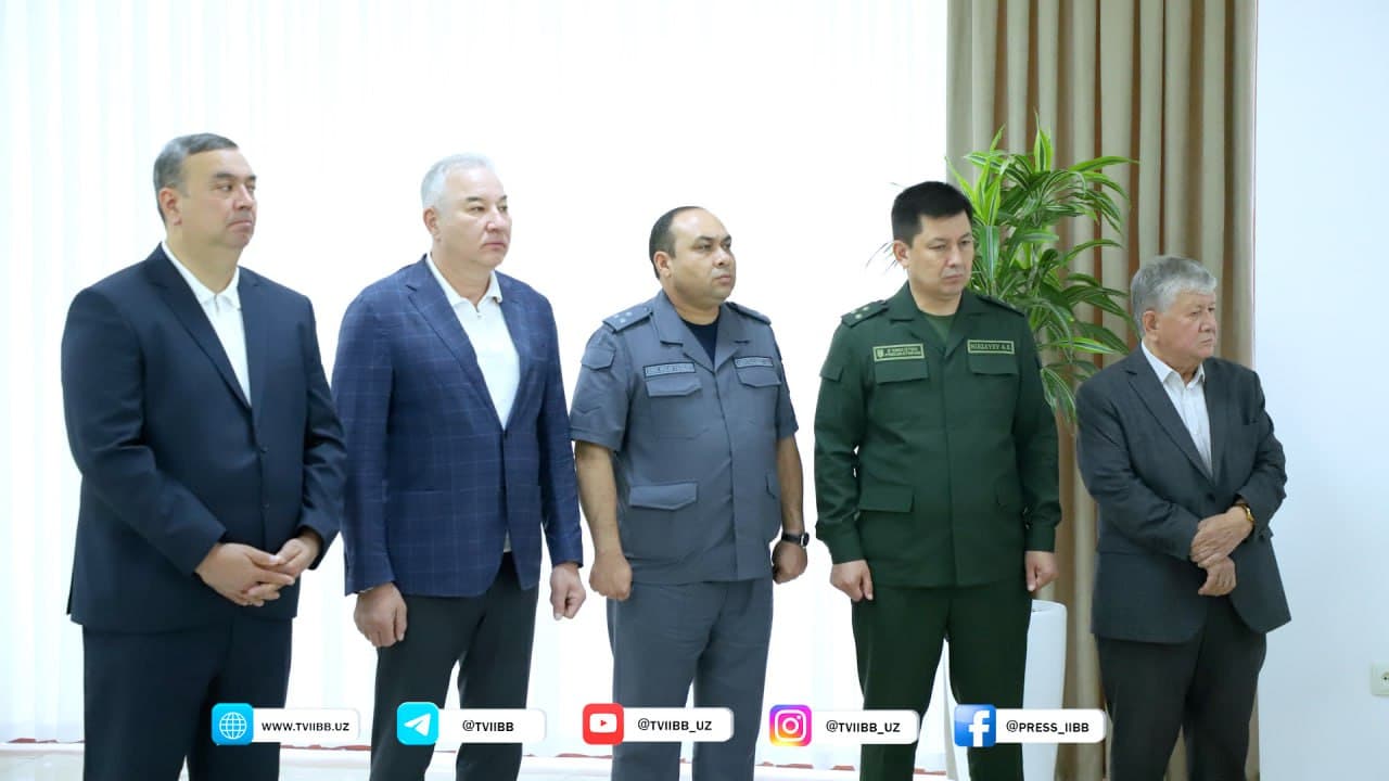 Группе лиц без гражданства, проживающих в Ташкентской области, торжественно вручили ID-карты