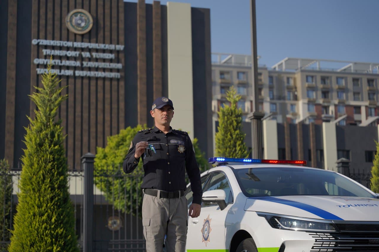 Хавфсиз туризмни таъминлаш бўлинмаларига замонавий, махсус жиҳозланган автомашиналар топширилди