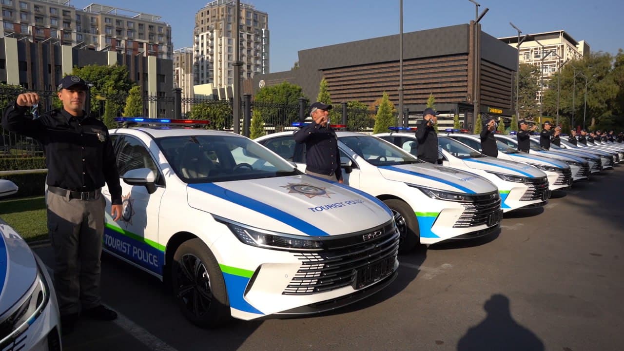 Хавфсиз туризмни таъминлаш бўлинмаларига замонавий, махсус жиҳозланган автомашиналар топширилди