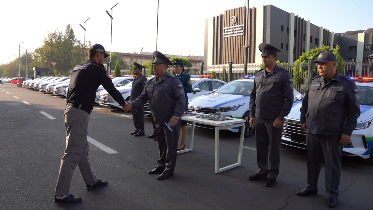 Хавфсиз туризмни таъминлаш бўлинмаларига замонавий, махсус жиҳозланган автомашиналар топширилди