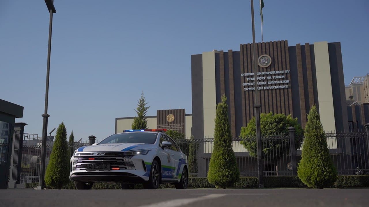 Хавфсиз туризмни таъминлаш бўлинмаларига замонавий, махсус жиҳозланган автомашиналар топширилди