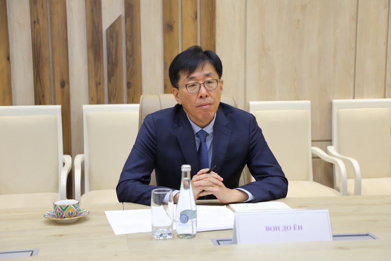 On October 15, a courtesy meeting was held between Lieutenant General Aziz Tashpulatov, MIA of the Republic of Uzbekistan, and His Excellency Mr. Won Do Yeon, Ambassador Extraordinary and Plenipotentiary of the Republic of Korea to Uzbekistan