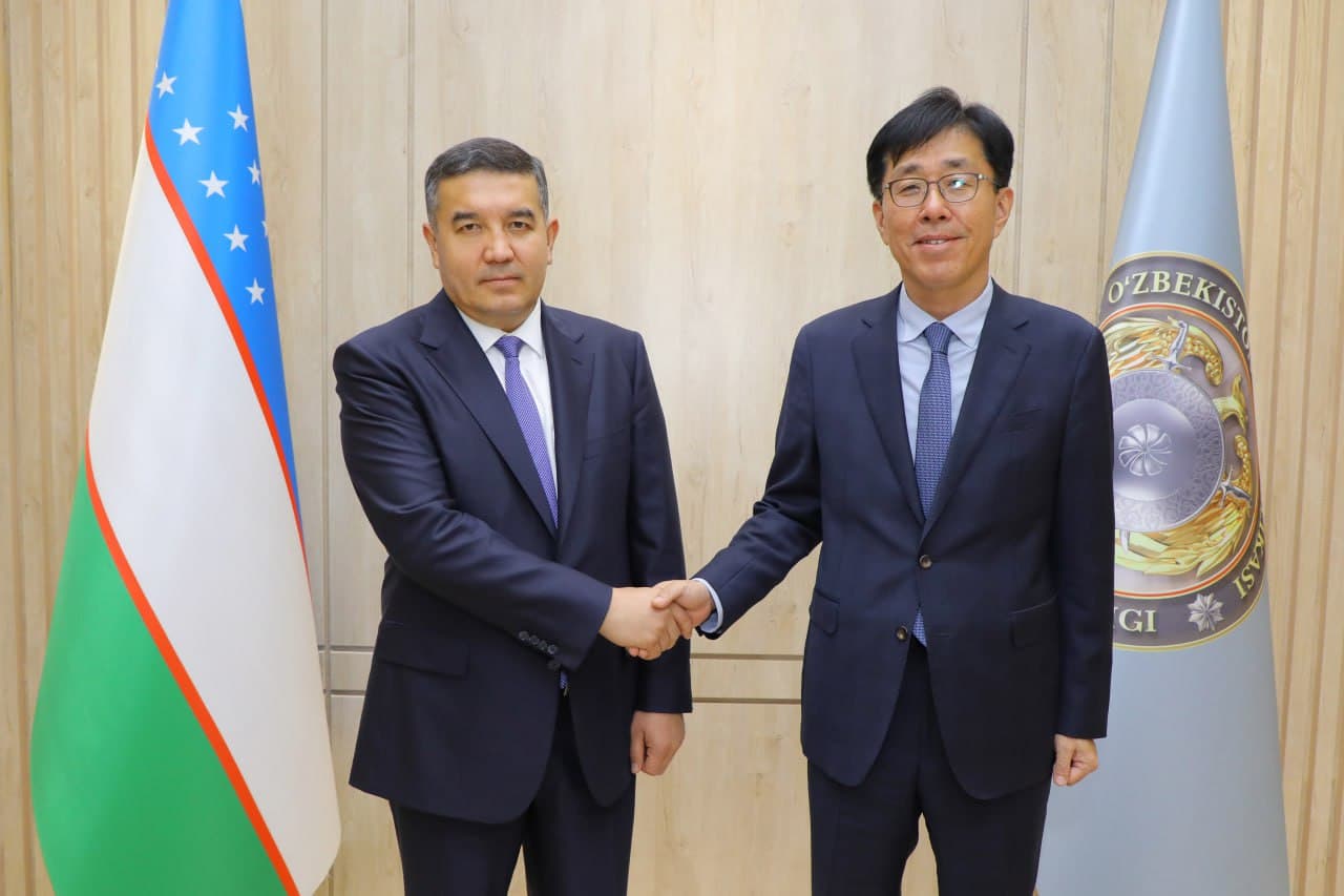On October 15, a courtesy meeting was held between Lieutenant General Aziz Tashpulatov, MIA of the Republic of Uzbekistan, and His Excellency Mr. Won Do Yeon, Ambassador Extraordinary and Plenipotentiary of the Republic of Korea to Uzbekistan