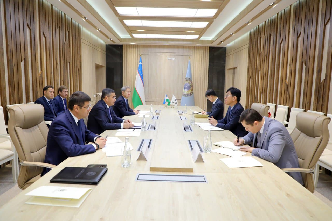 On October 15, a courtesy meeting was held between Lieutenant General Aziz Tashpulatov, MIA of the Republic of Uzbekistan, and His Excellency Mr. Won Do Yeon, Ambassador Extraordinary and Plenipotentiary of the Republic of Korea to Uzbekistan