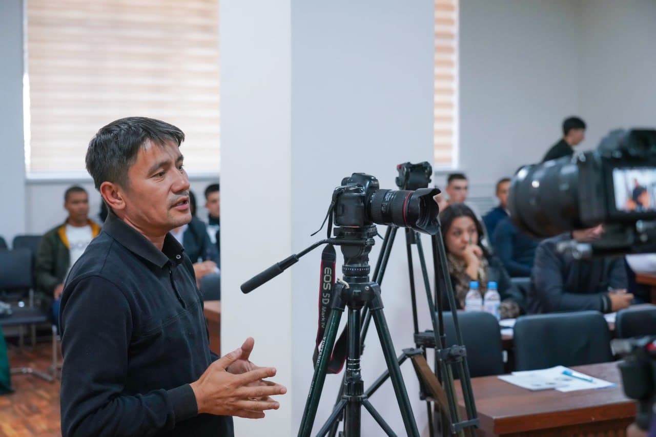 Qashqadaryo viloyatida “Kibermadaniyatni yuksaltirish oyligi” doirasidagi kompleks targʻibot tadbirlari munosabati bilan ommaviy axborot vositalari, jurnalistlar va blogerlar uchun matbuot anjumani boʻlib oʻtdi