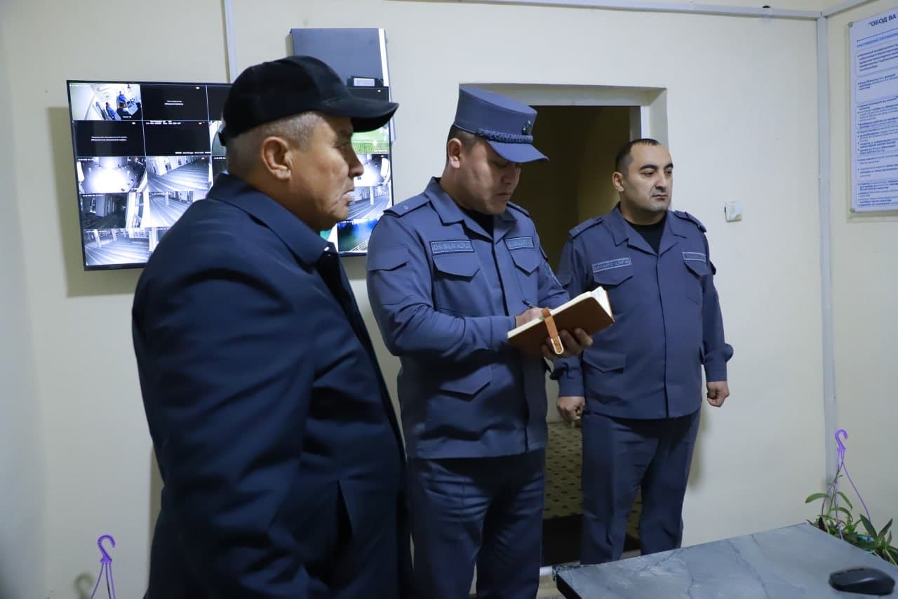 Surxondaryo viloyati Ichki ishlar boshqarmasi rahbariyati tomonidan Termiz shahrida tungi faoliyat, kuz-qish mavsumiga tayyorgarlik jarayonlari oʻrganildi