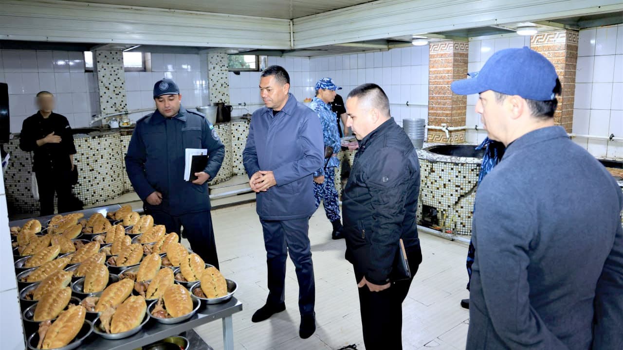 Namangan viloyati IIB boshligʻi Pop tumanidagi 6-sonli jazoni ijro etish koloniyasi faoliyati bilan tanishdi
