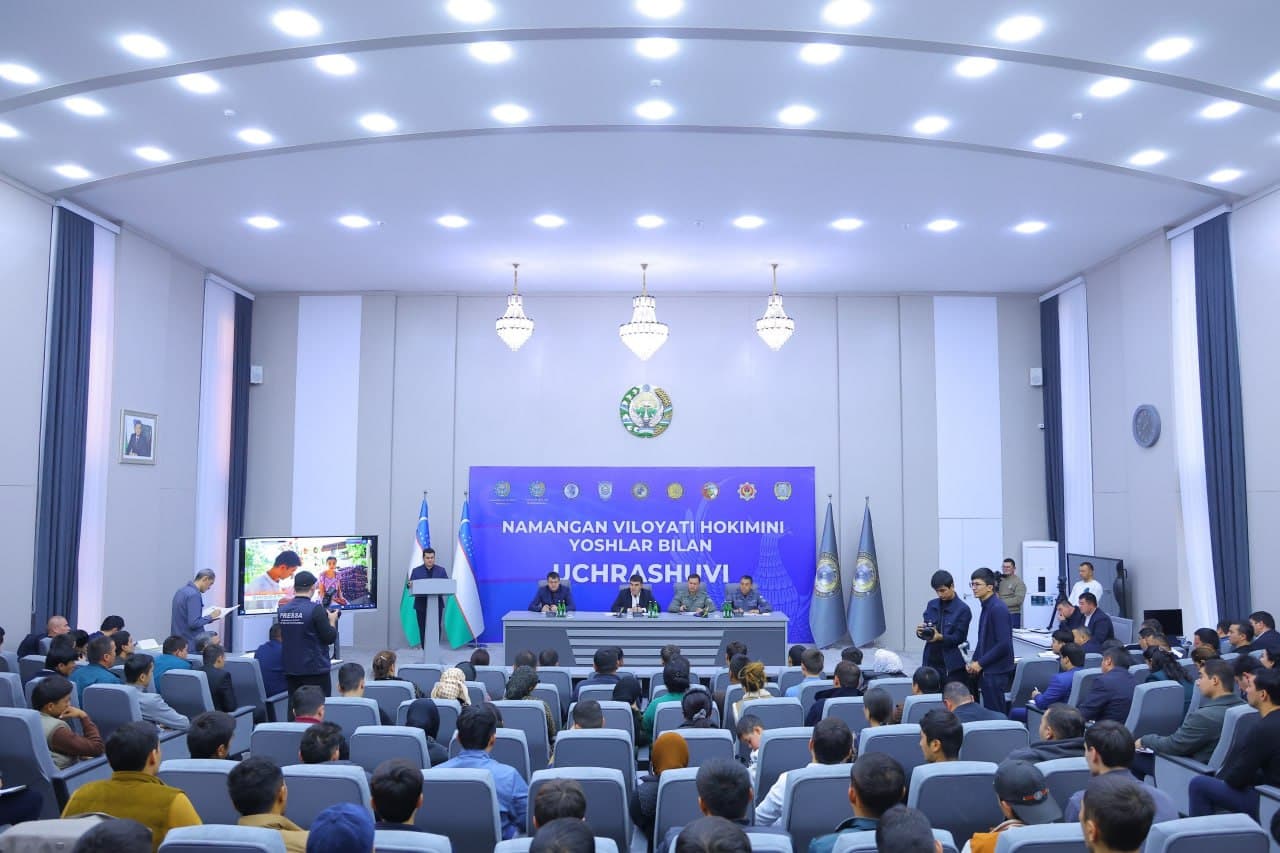 В Наманганской области состоялась встреча хокима и руководителей правоохранительных органов с молодежью