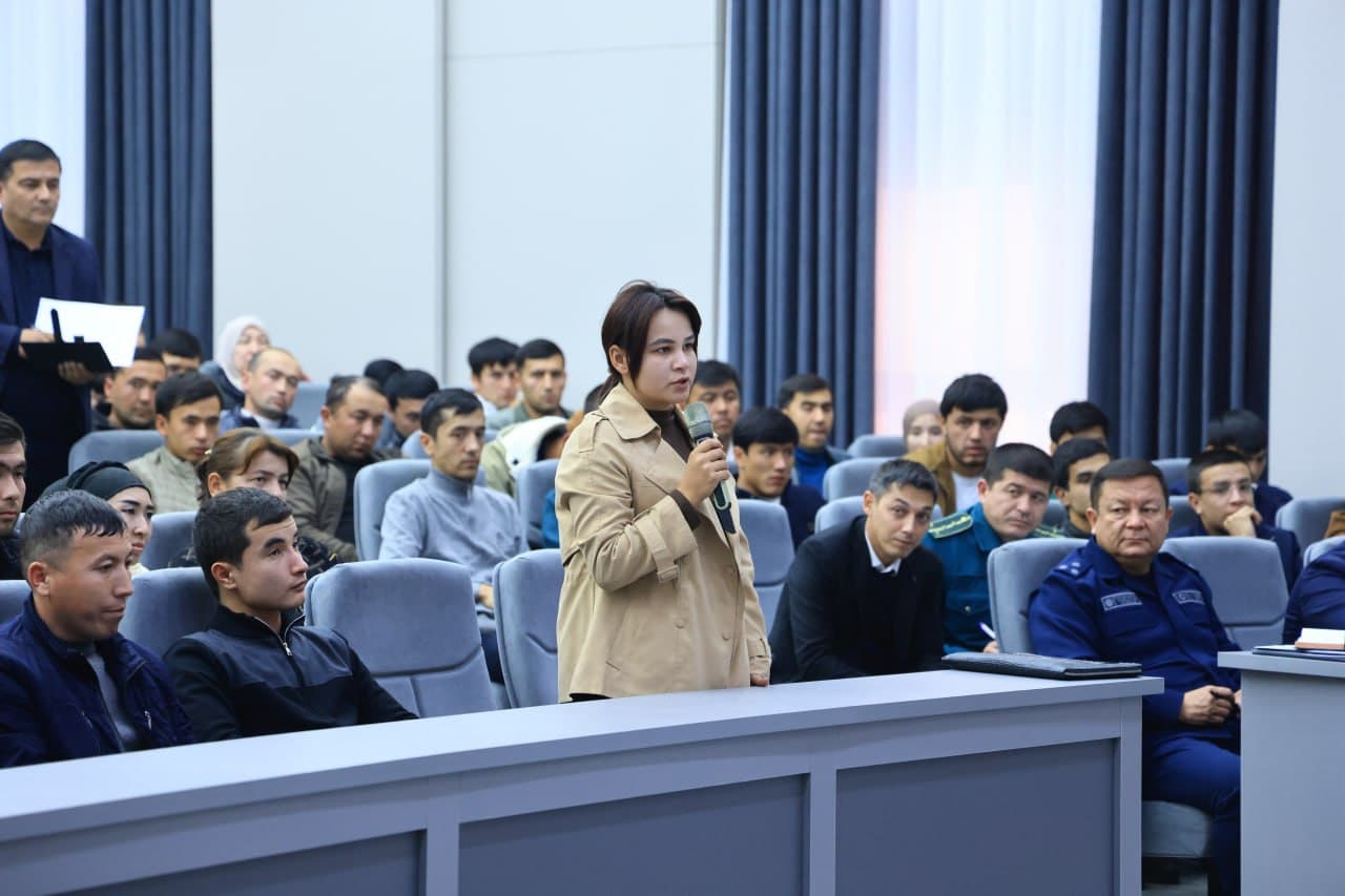 В Наманганской области состоялась встреча хокима и руководителей правоохранительных органов с молодежью