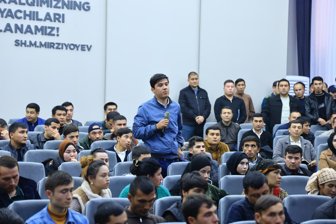 В Наманганской области состоялась встреча хокима и руководителей правоохранительных органов с молодежью
