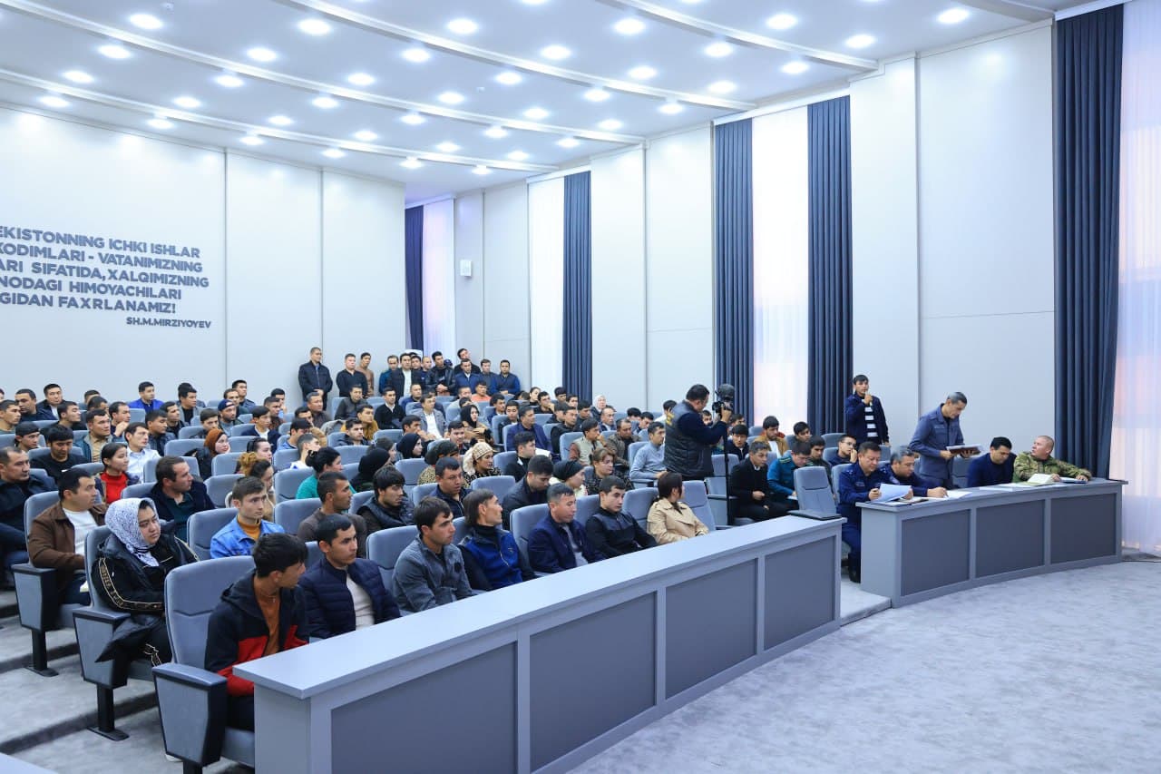 В Наманганской области состоялась встреча хокима и руководителей правоохранительных органов с молодежью