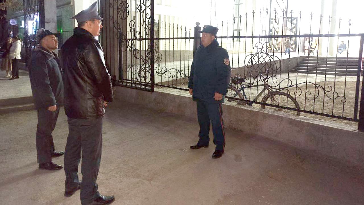 Qoraqalpogʻiston Respublikasi IIV rahbariyati tomonidan Taxiatosh tumanida aholi osoyishtaligini taʼminlash yoʻlida olib borilayotgan tungi xizmat faoliyati oʻrganildi