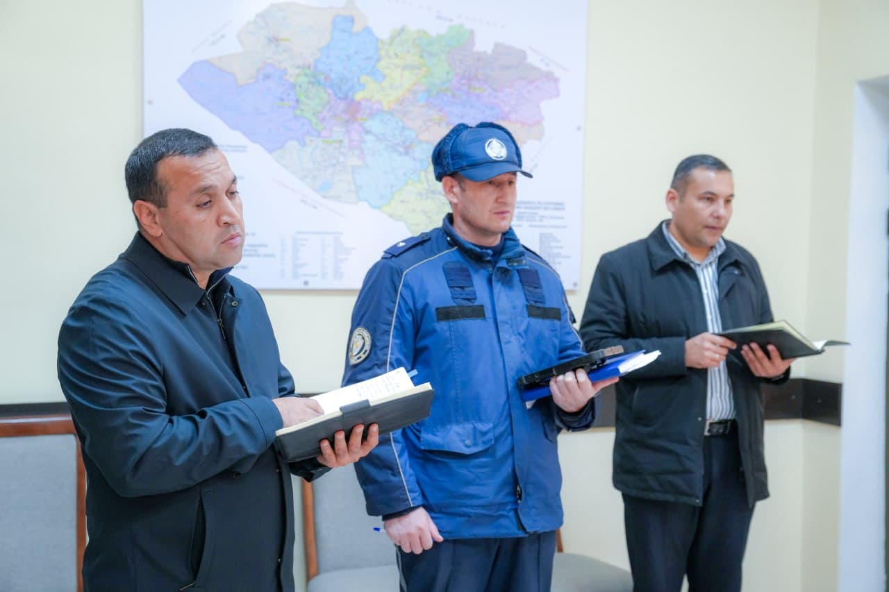 Qashqadaryo viloyati IIB boshligʻi polkovnik Abduvoxid Ismoilov boshqarma jismoniy va yuridik shaxslarni qabul qilish xonasida fuqarolarni murojaatlari boʻyicha qabul oʻtkazdi