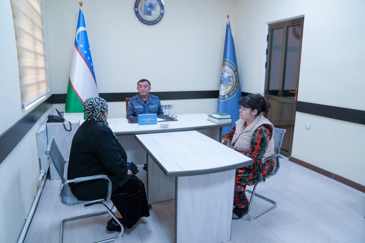 Qashqadaryo viloyati IIB boshligʻi polkovnik Abduvoxid Ismoilov boshqarma jismoniy va yuridik shaxslarni qabul qilish xonasida fuqarolarni murojaatlari boʻyicha qabul oʻtkazdi