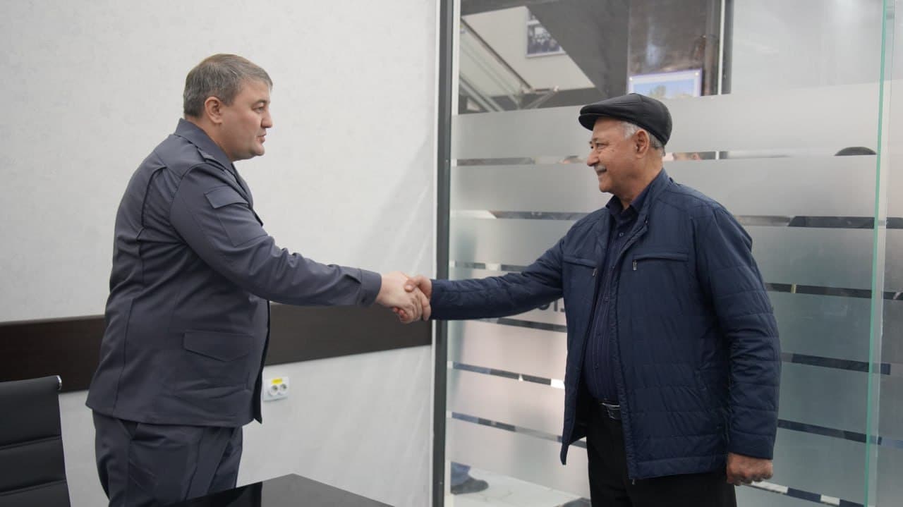 Surxondaryoda viloyat Ichki ishlar boshqarmasi hamda barcha shahar-tuman ichki ishlar organlari rahbarlarining aholi murojaatlarini oʻrganish maqsadida “Shaxsiy qabul”lari boʻlib oʻtdi