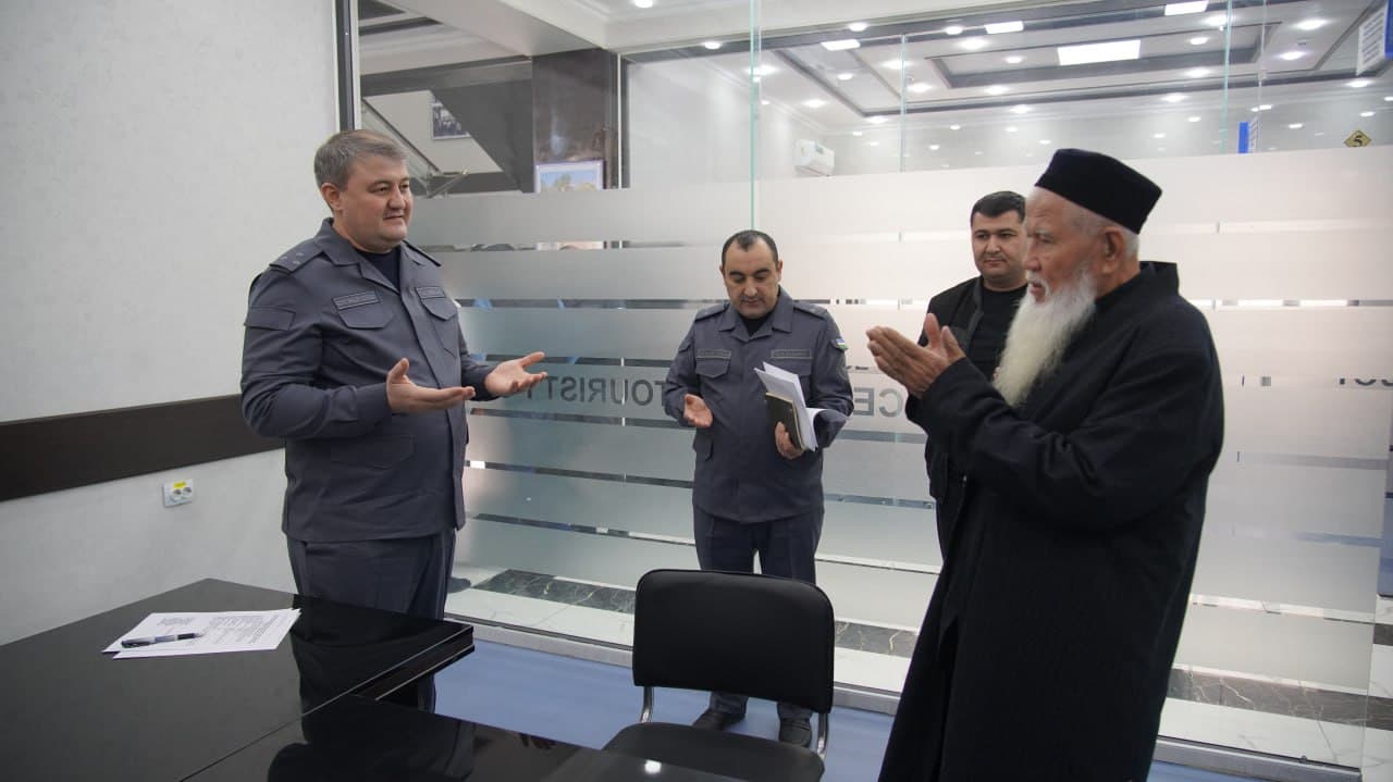 Surxondaryoda viloyat Ichki ishlar boshqarmasi hamda barcha shahar-tuman ichki ishlar organlari rahbarlarining aholi murojaatlarini oʻrganish maqsadida “Shaxsiy qabul”lari boʻlib oʻtdi