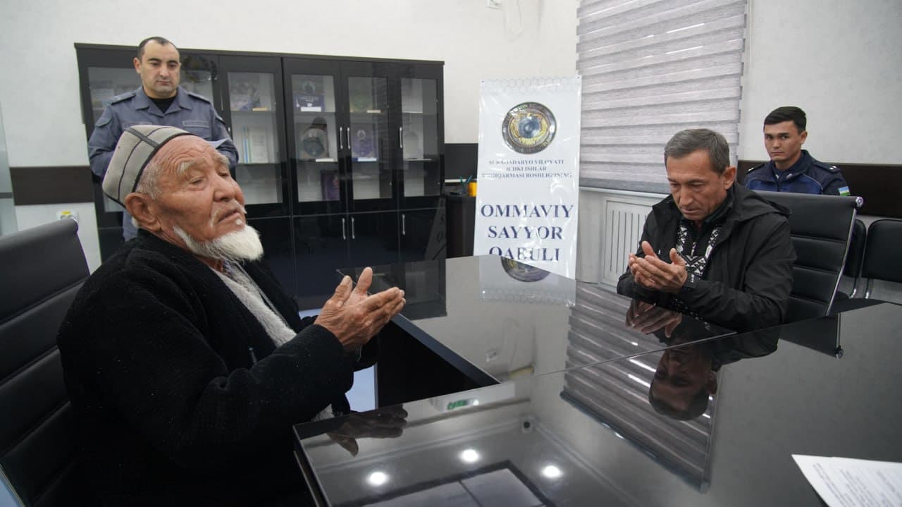 Surxondaryoda viloyat Ichki ishlar boshqarmasi hamda barcha shahar-tuman ichki ishlar organlari rahbarlarining aholi murojaatlarini oʻrganish maqsadida “Shaxsiy qabul”lari boʻlib oʻtdi