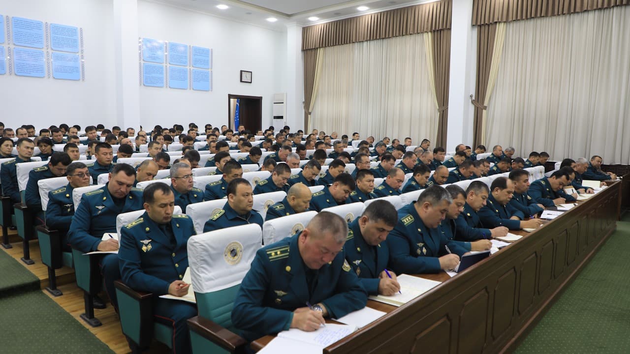 Jizzax viloyati ichki ishlar boshqarmasida xizmat intizomi va qonunchilik buzilishining oldini olishga bagʻishlangan yigʻilish oʻtkazildi