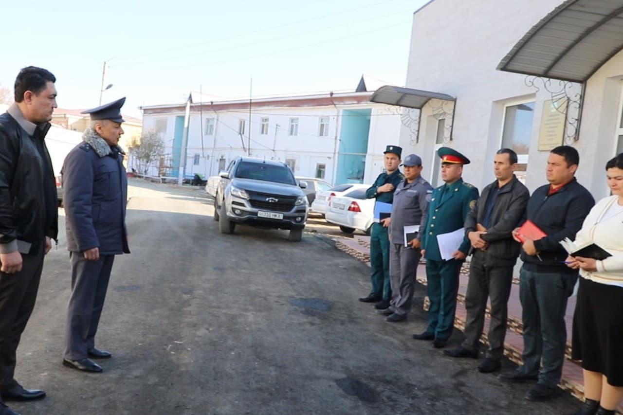 IIV akademiyasi boshligʻi tomonidan Xorazm viloyatining kriminogen vaziyati murakkab mahallalari manzilli tarzda oʻrganildi