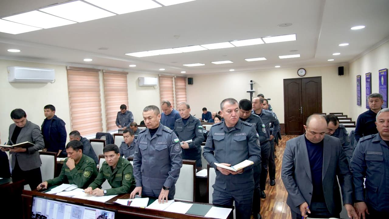 В Управлении внутренних дел Сурхандарьинской области состоялось оперативное видеоселекторное совещание, посвящённое вопросам проводимой работы в рамках подготовки к завершению текущего года