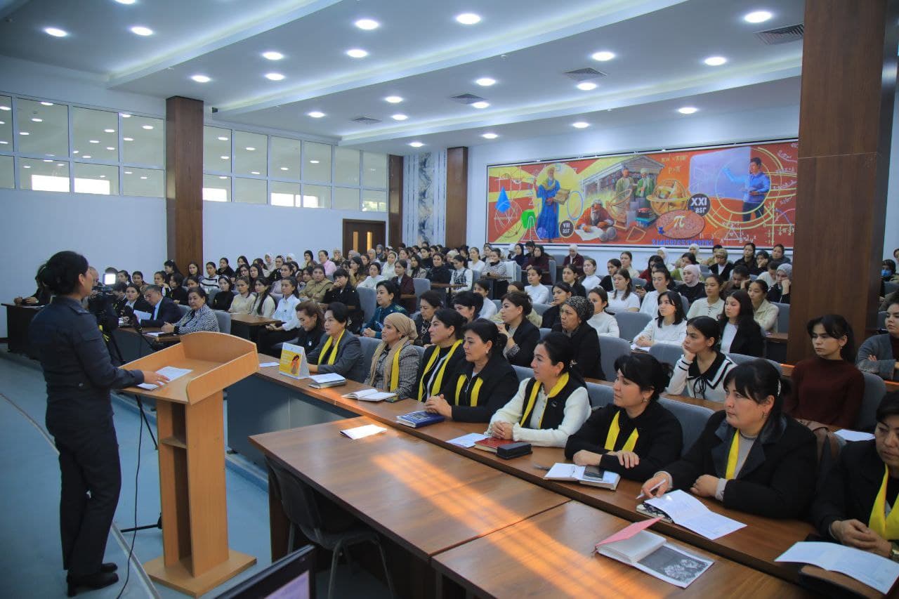 В Намангане прошёл круглый стол в рамках 16-дневной акции, направленной на противодействие насилию в отношении женщин и девушек