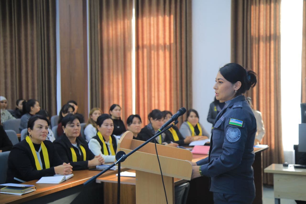 В Намангане прошёл круглый стол в рамках 16-дневной акции, направленной на противодействие насилию в отношении женщин и девушек