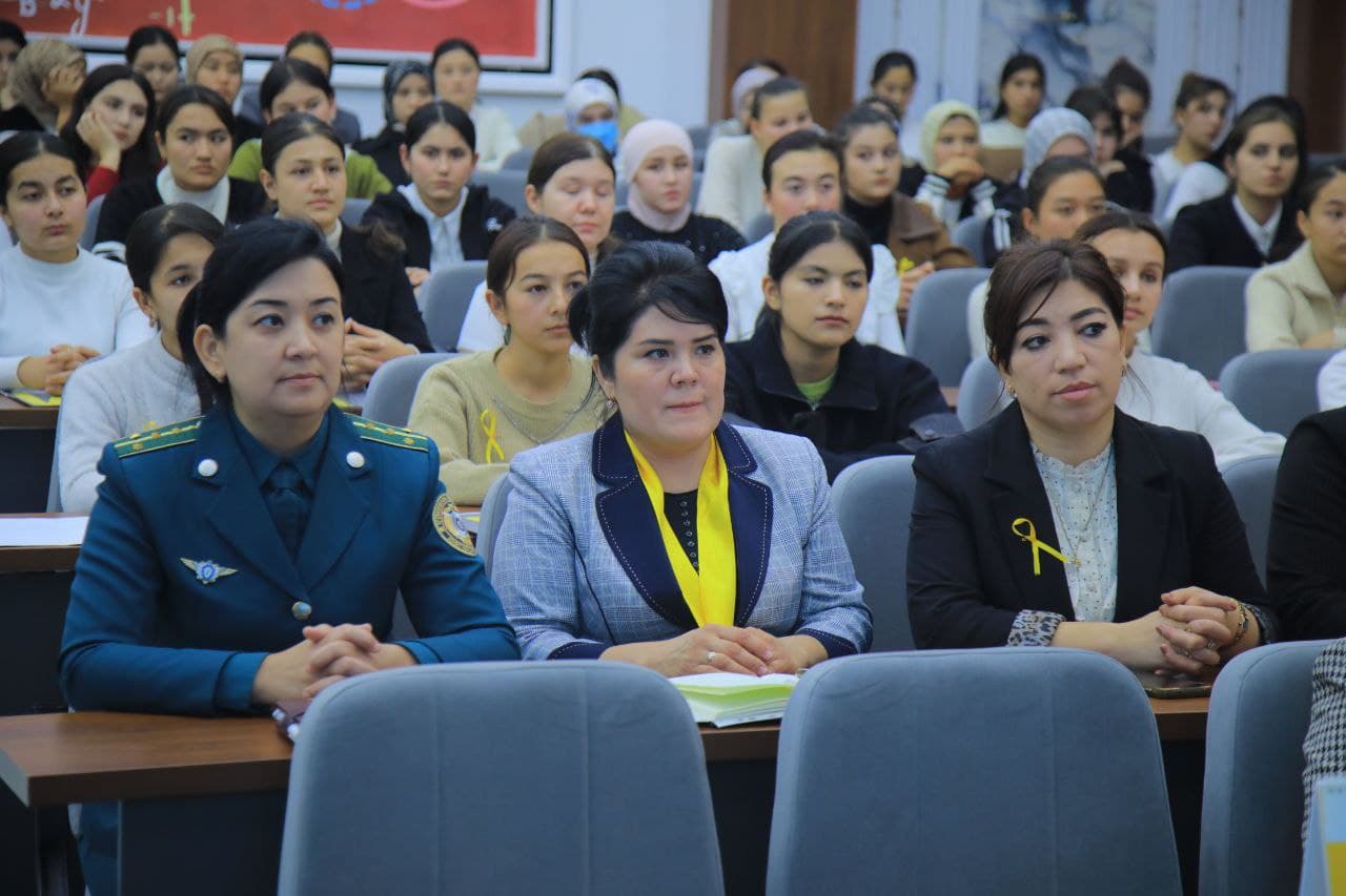 В Намангане прошёл круглый стол в рамках 16-дневной акции, направленной на противодействие насилию в отношении женщин и девушек
