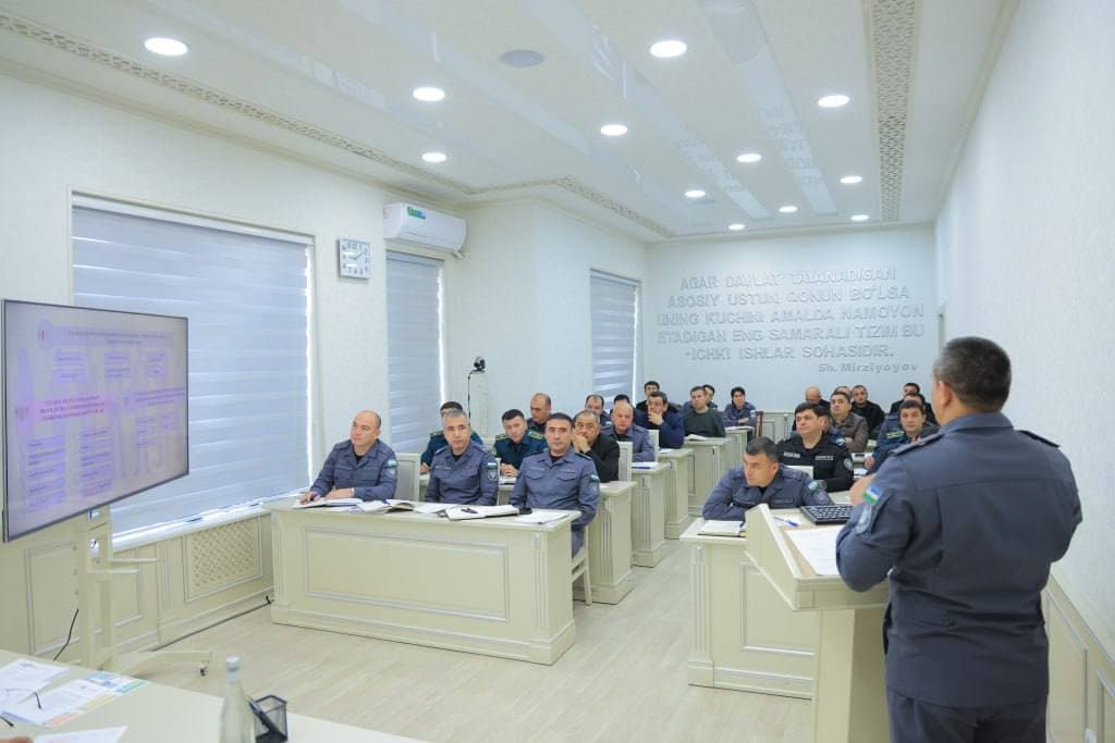 Бухоро вилояти ИИБ ҳамда ИИВ Академияси раҳбарияти иштирокида криминоген вазияти мураккаб бўлган маҳаллалардаги хавфсизлик тизимини такомиллаштириш масалалари муҳокама қилинди