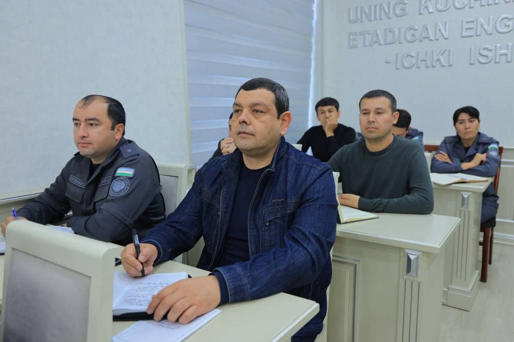 Бухоро вилояти ИИБ ҳамда ИИВ Академияси раҳбарияти иштирокида криминоген вазияти мураккаб бўлган маҳаллалардаги хавфсизлик тизимини такомиллаштириш масалалари муҳокама қилинди