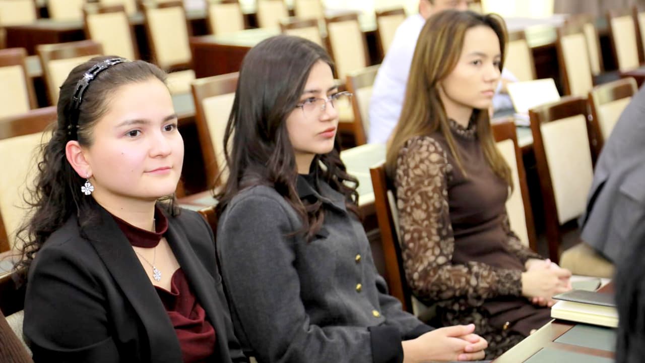 В рамках кампании "Объединимся для предупреждения насилия в отношении женщин" проведен учебный семинар для женщин, работающих в системе Центрального банка