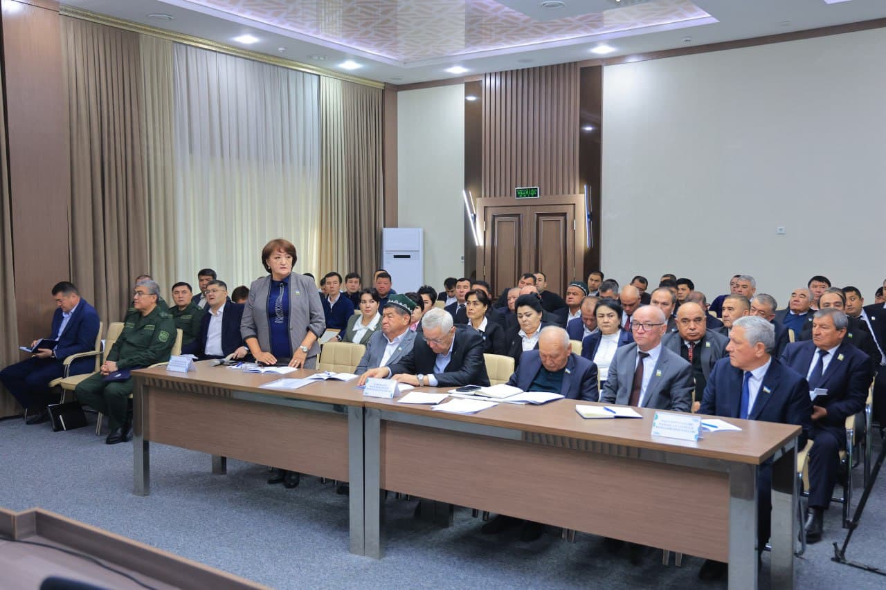 Халқ депутатлари Наманган вилояти Кенгашининг ўн олтинчи сессияси бўлиб ўтди