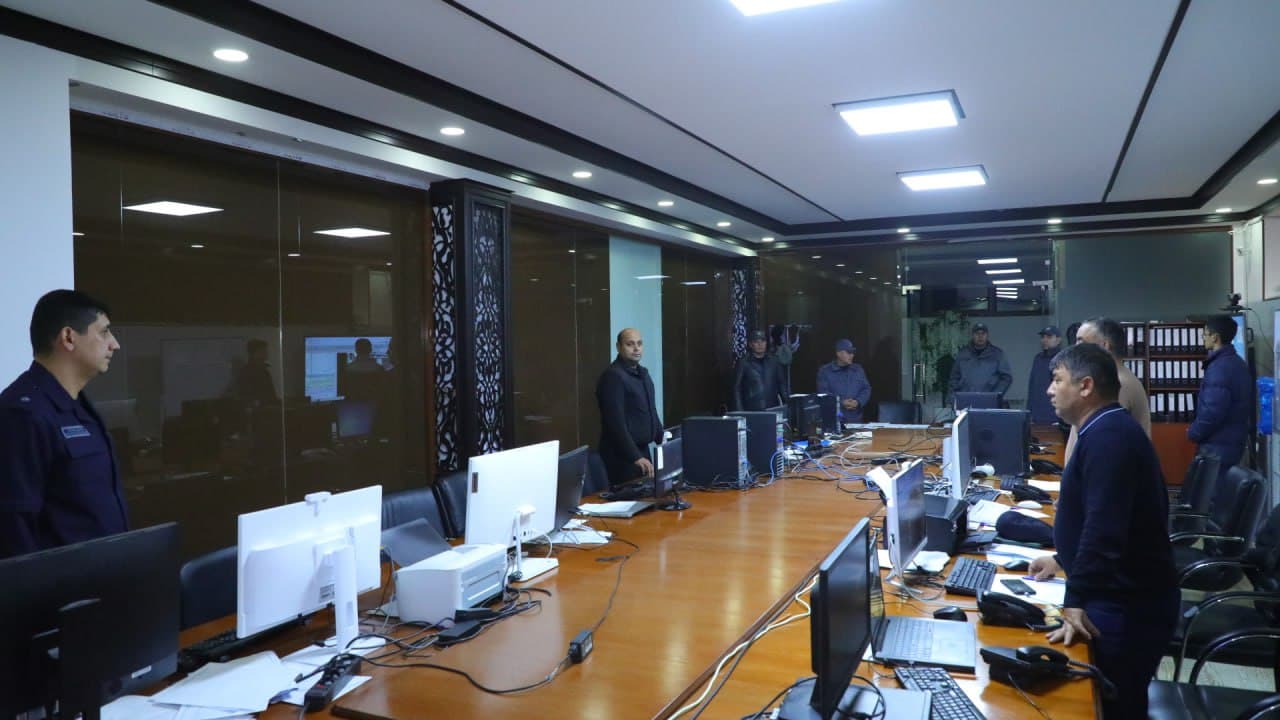 Buxoro viloyati IIB boshligʻi, polkovnik Ikromjon Tursunov tomonidan Buxoro shahrida tungi jamoat tartibini taʼminlash holati oʻrganildi