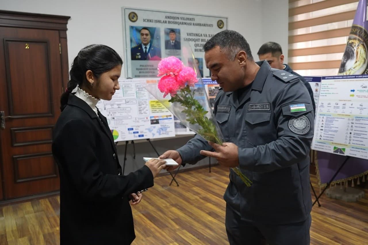 Andijonda yoshlarga ID-kartalar tantanali ravishda topshirildi