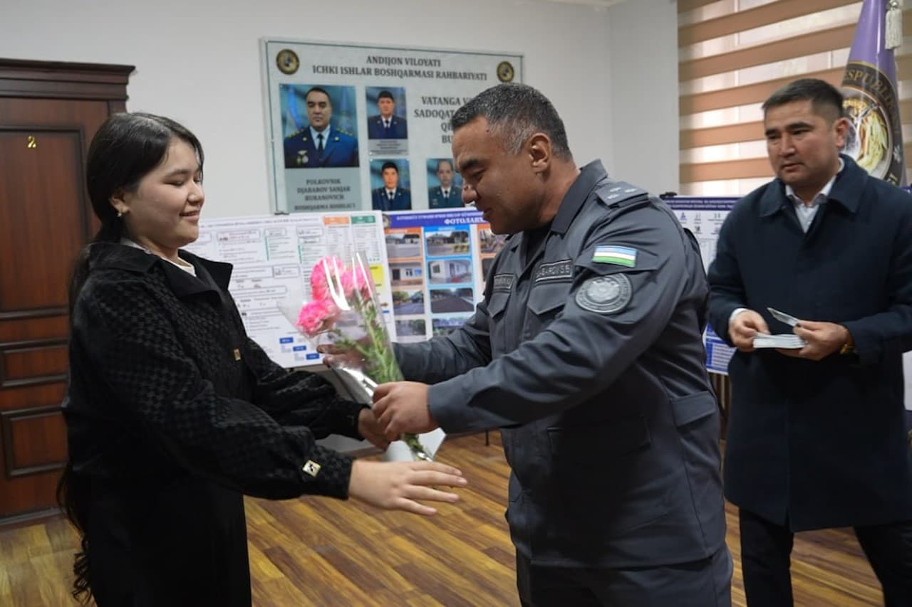 Andijonda yoshlarga ID-kartalar tantanali ravishda topshirildi