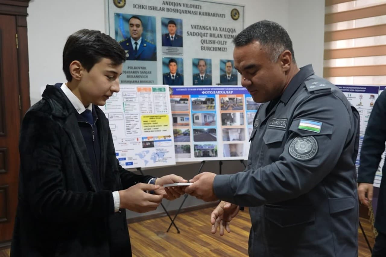 Andijonda yoshlarga ID-kartalar tantanali ravishda topshirildi