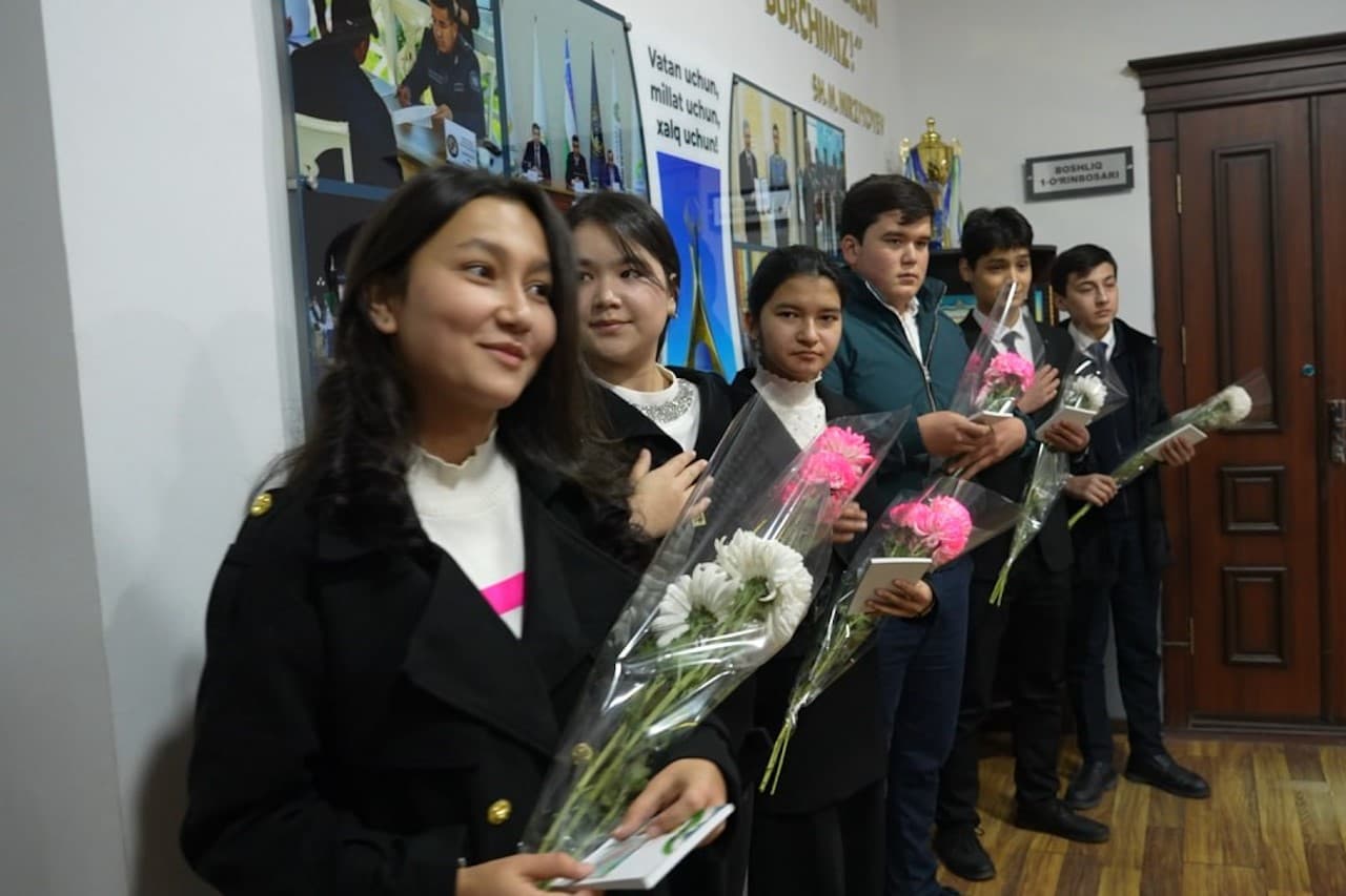 Andijonda yoshlarga ID-kartalar tantanali ravishda topshirildi