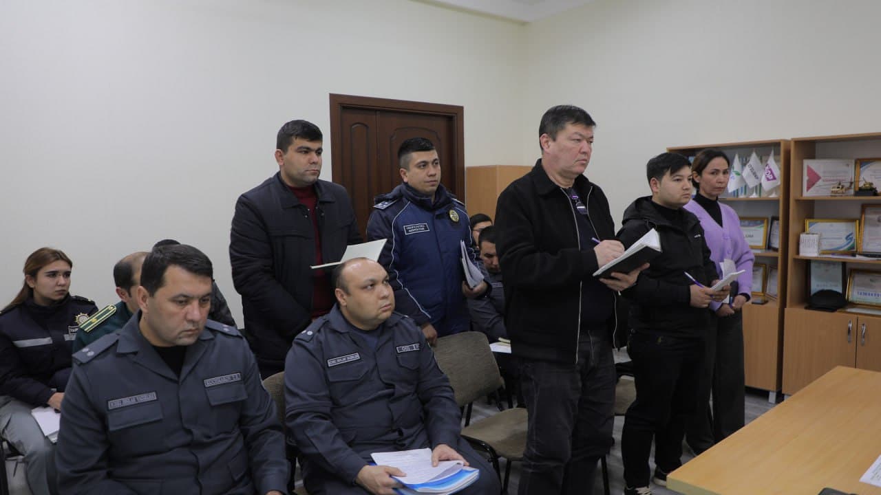 Начальник Академии МВД ознакомился с криминогенной обстановкой в махаллях Икбол, Хамза и Кимёгар города Чирчика