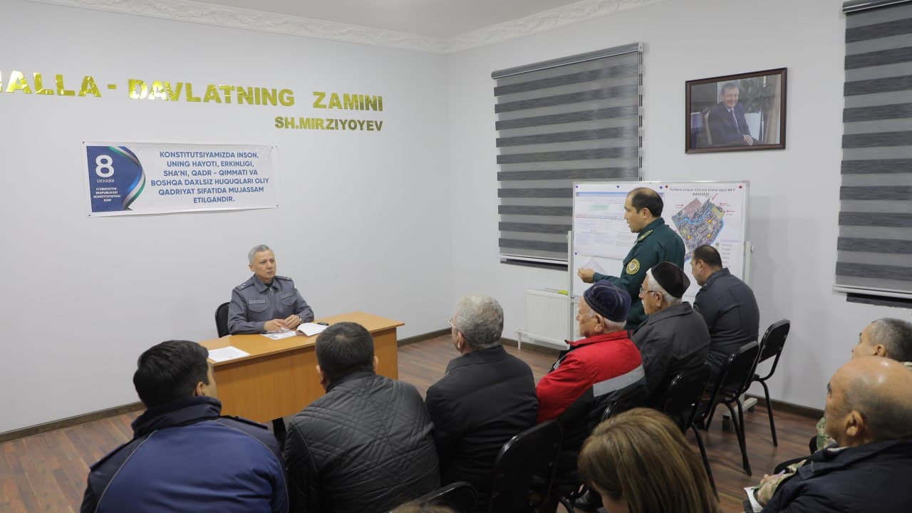 Начальник Академии МВД ознакомился с криминогенной обстановкой в махаллях Икбол, Хамза и Кимёгар города Чирчика