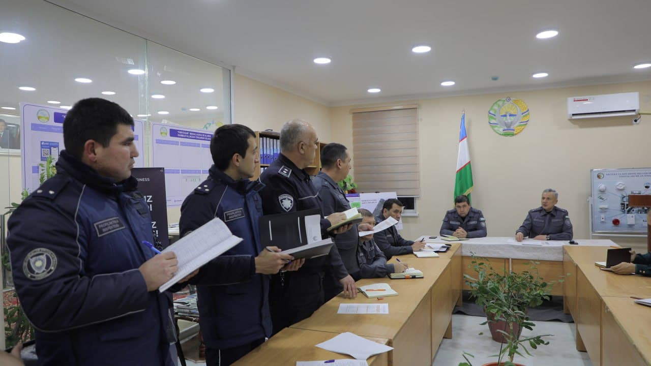 Начальник Академии МВД ознакомился с криминогенной обстановкой в махаллях Икбол, Хамза и Кимёгар города Чирчика