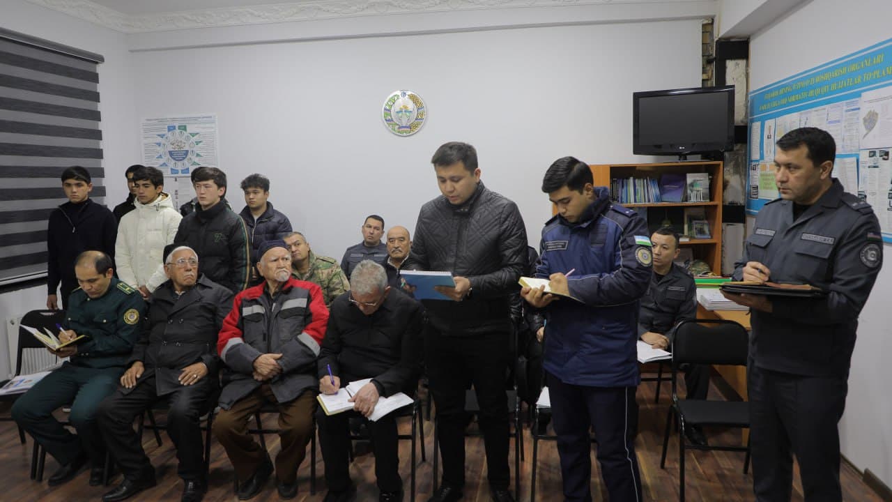Начальник Академии МВД ознакомился с криминогенной обстановкой в махаллях Икбол, Хамза и Кимёгар города Чирчика