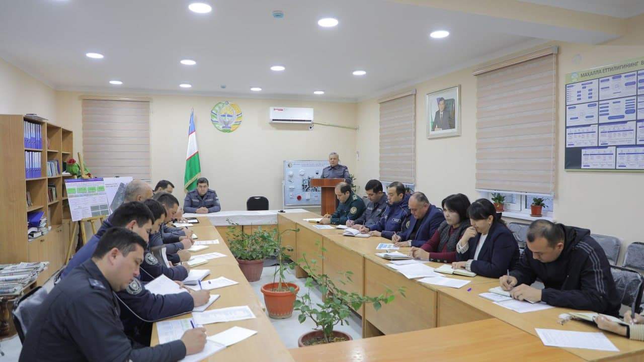 Начальник Академии МВД ознакомился с криминогенной обстановкой в махаллях Икбол, Хамза и Кимёгар города Чирчика