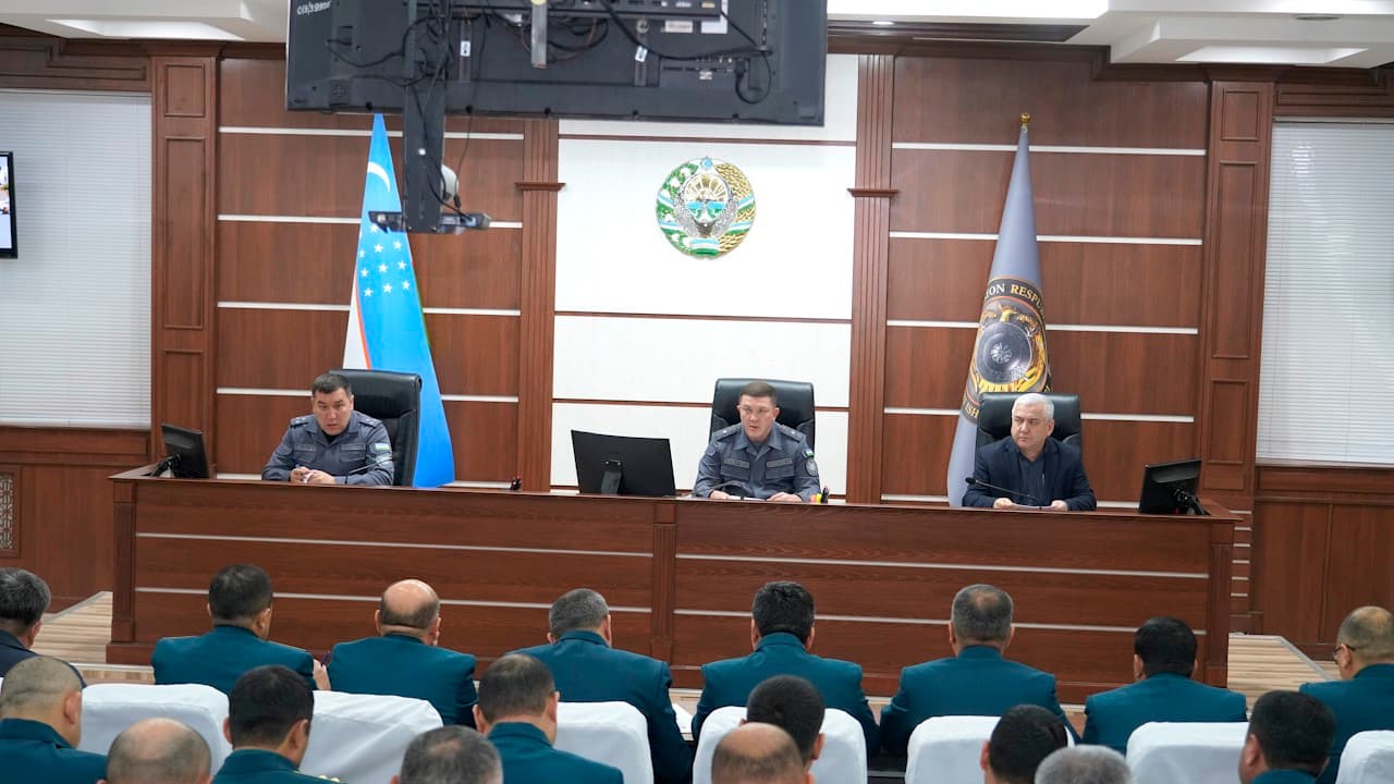 Навоий вилояти ИИБда Ички ишлар вазири ўринбосари раҳбарлигида танқидий-таҳлилий йиғилиш ўтказилди