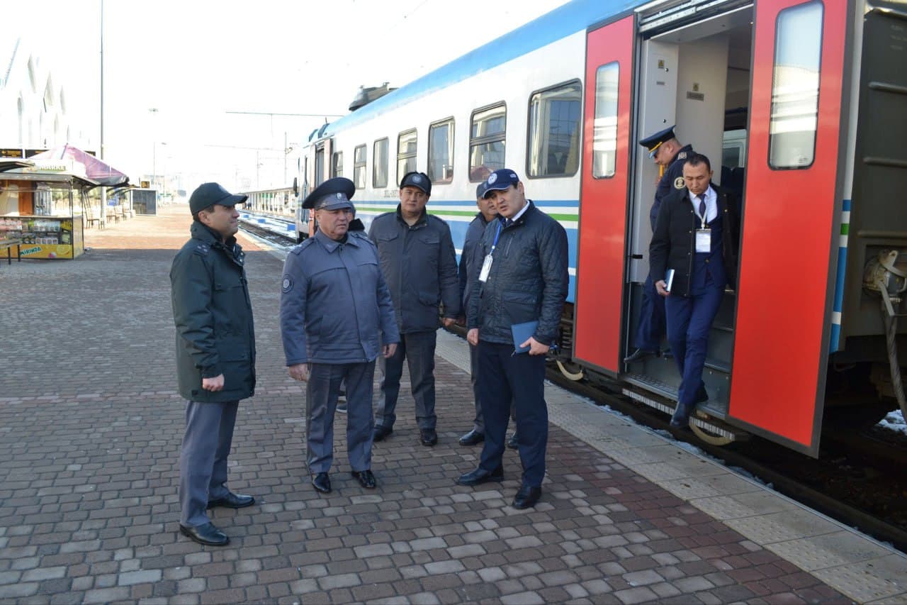 В преддверии Нового года на территории вокзала "Ташкент-Южный" проведена проверка на предмет обеспечения общественной безопасности и условий, созданных для туристов и пассажиров
