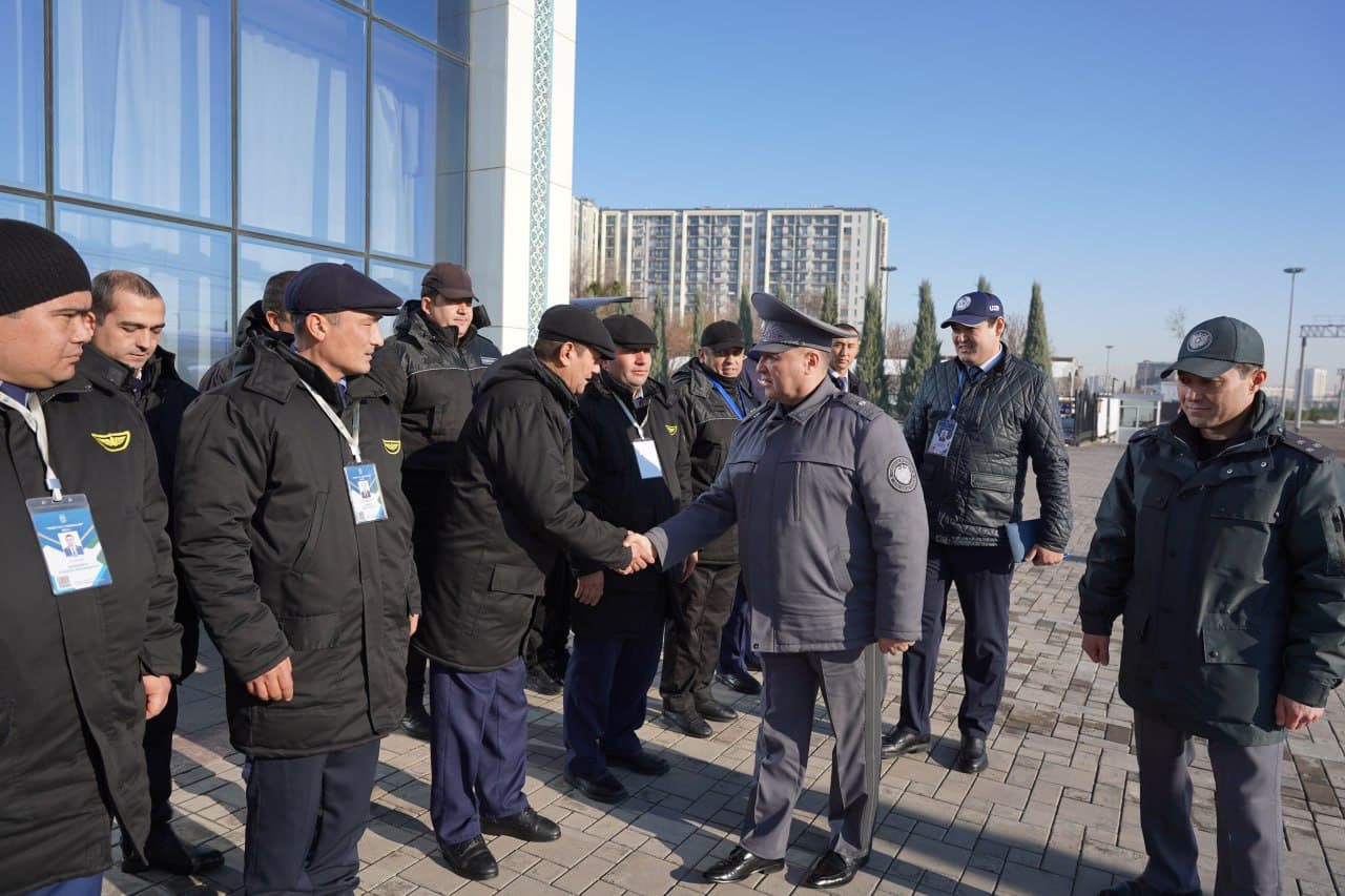 В преддверии Нового года на территории вокзала "Ташкент-Южный" проведена проверка на предмет обеспечения общественной безопасности и условий, созданных для туристов и пассажиров
