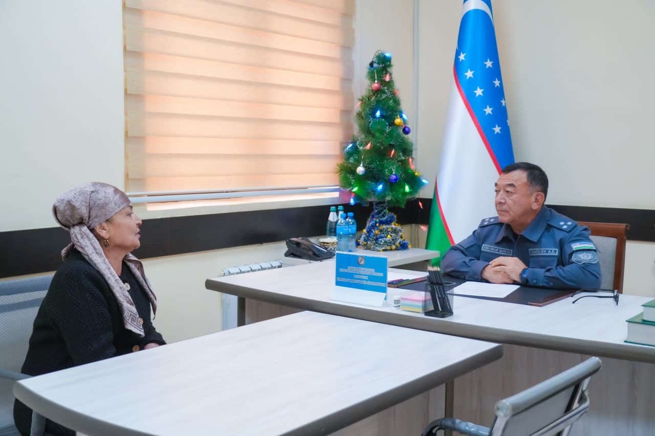 Qashqadaryo viloyati IIB boshligʻi polkovnik Abduvoxid Ismoilov boshqarma jismoniy va yuridik shaxslarni qabul qilish xonasida fuqarolarni murojaatlari boʻyicha qabul oʻtkazdi
