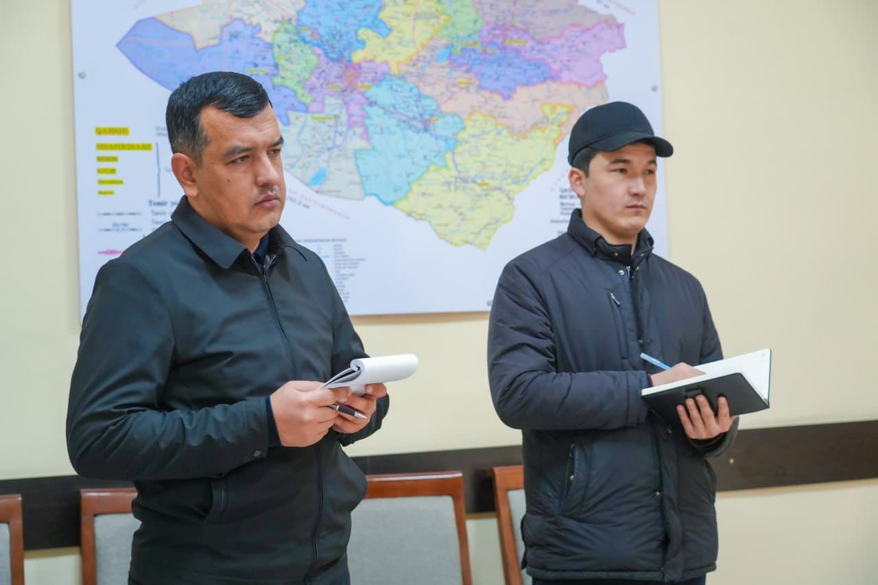 Qashqadaryo viloyati IIB boshligʻi polkovnik Abduvoxid Ismoilov boshqarma jismoniy va yuridik shaxslarni qabul qilish xonasida fuqarolarni murojaatlari boʻyicha qabul oʻtkazdi