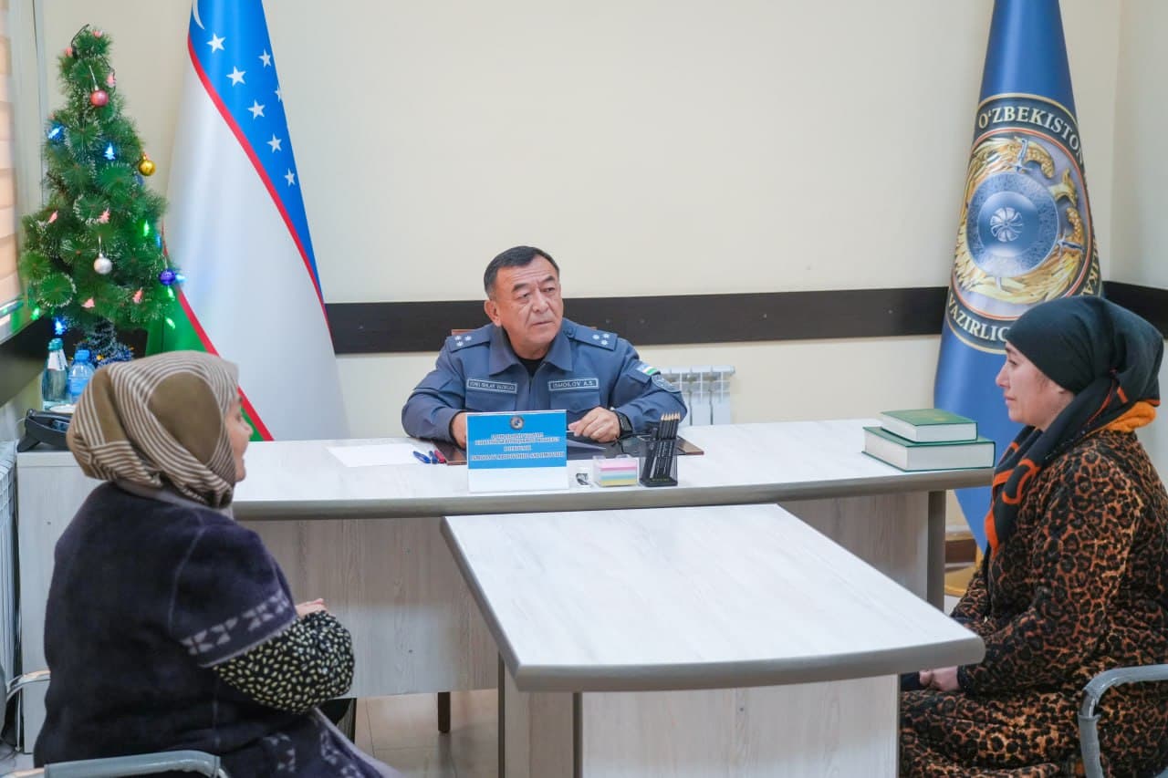 Qashqadaryo viloyati IIB boshligʻi polkovnik Abduvoxid Ismoilov boshqarma jismoniy va yuridik shaxslarni qabul qilish xonasida fuqarolarni murojaatlari boʻyicha qabul oʻtkazdi