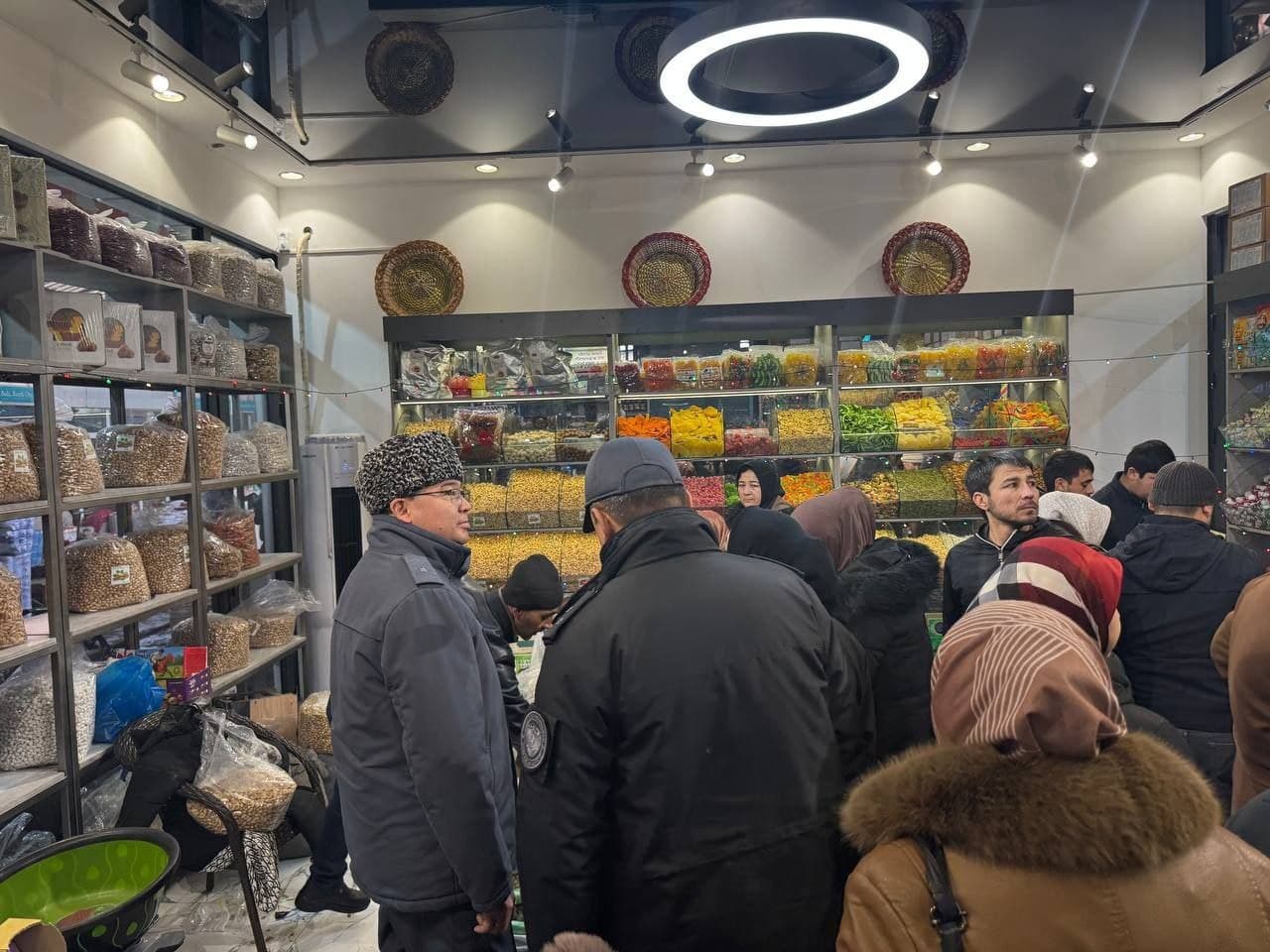 Фарғона вилояти ИИБ раҳбарияти томонидан Янги йил байрами арафасида ижтимоий ва профилактик тадбирлар амалга оширилди