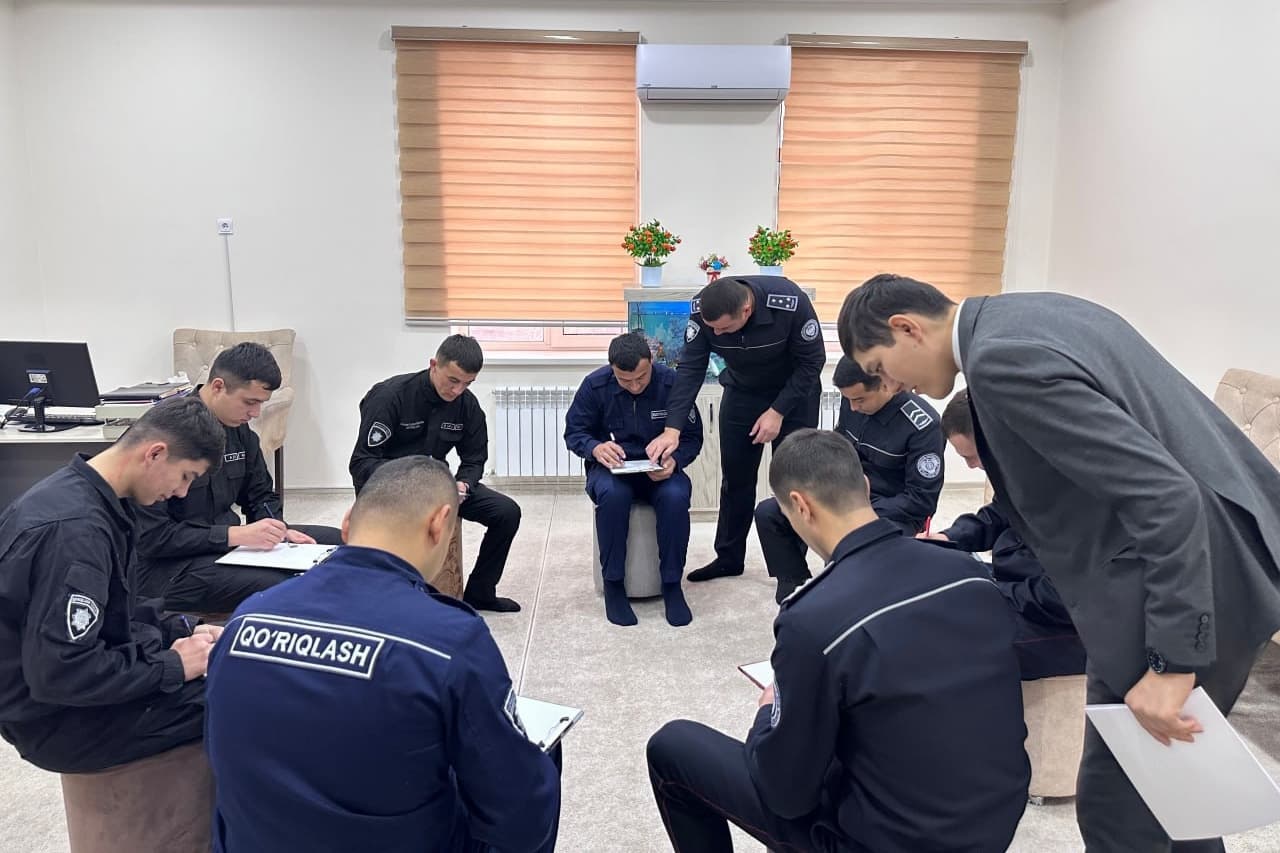 Xorazm viloyati Qoʻriqlash xizmati xodimlari ishtirokida “Stressni yengish va xizmat jarayonida ruhiy barqarorlikni saqlash” mavzusida davra suhbati hamda psixologik trening mashgʻulotlari tashkil etildi