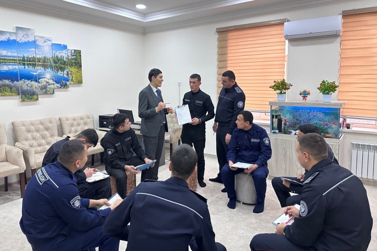 Xorazm viloyati Qoʻriqlash xizmati xodimlari ishtirokida “Stressni yengish va xizmat jarayonida ruhiy barqarorlikni saqlash” mavzusida davra suhbati hamda psixologik trening mashgʻulotlari tashkil etildi